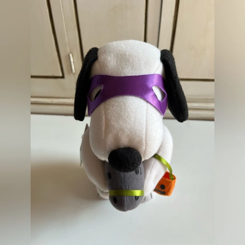 Hallmark tags snoopy